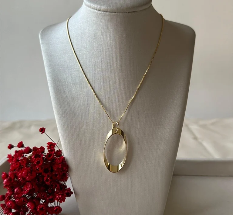 colar oval dourado