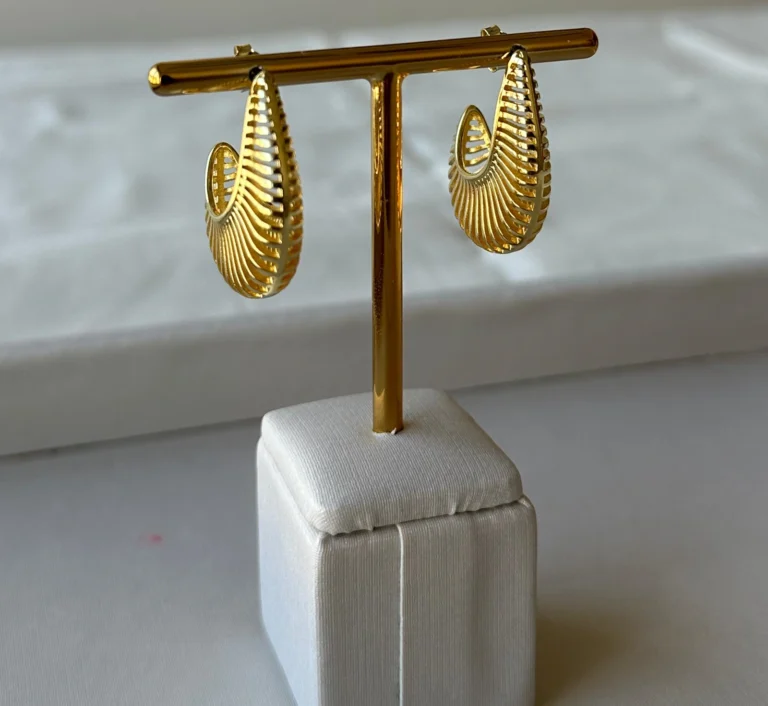 Brinco Meia Argola Vazada ouro