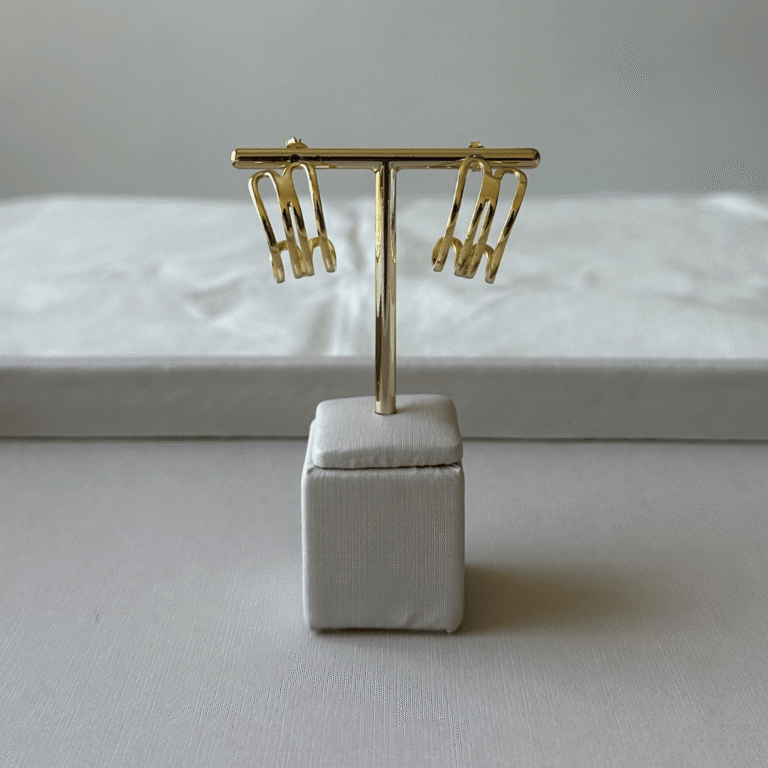 Brinco 03 Garras – Banho Ouro 18K – Tamanho M